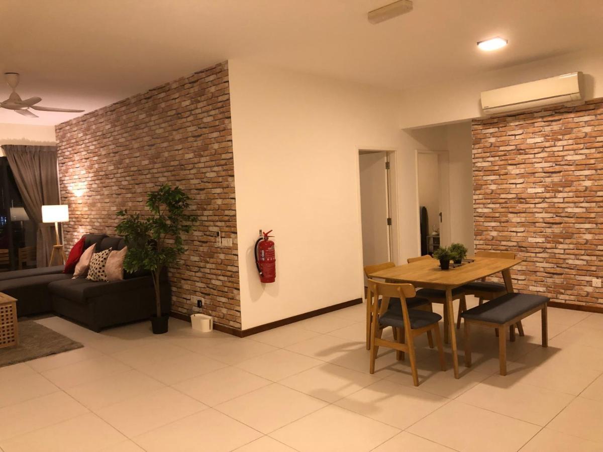 Seaview Water Purify Cozy Comfortable For Short & Long Stay In The Landmark By Katana George Town Exterior photo
