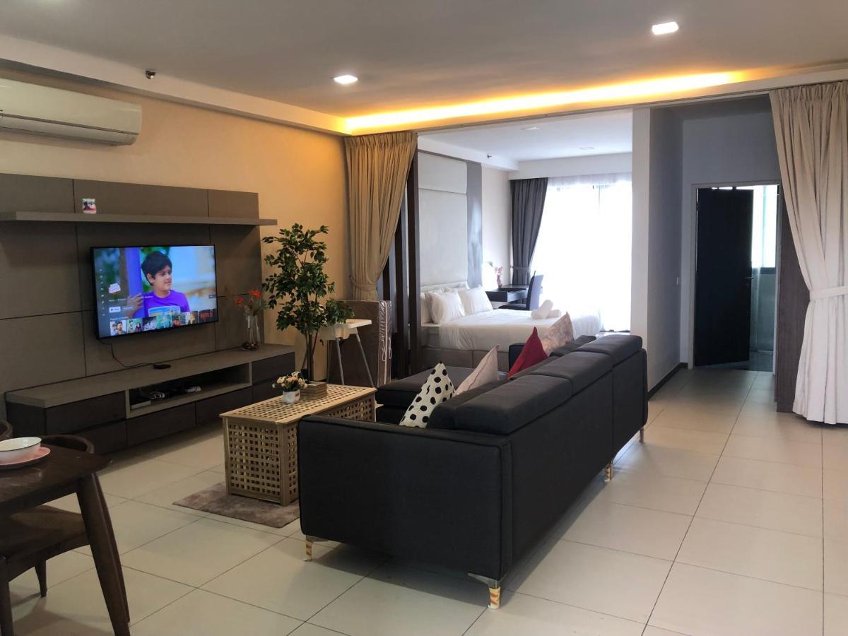 Seaview Water Purify Cozy Comfortable For Short & Long Stay In The Landmark By Katana George Town Exterior photo